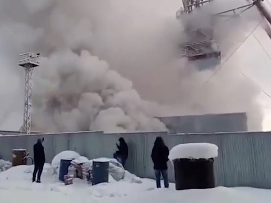 Опубликовано видео с поверхности горящей шахты в Соликамске