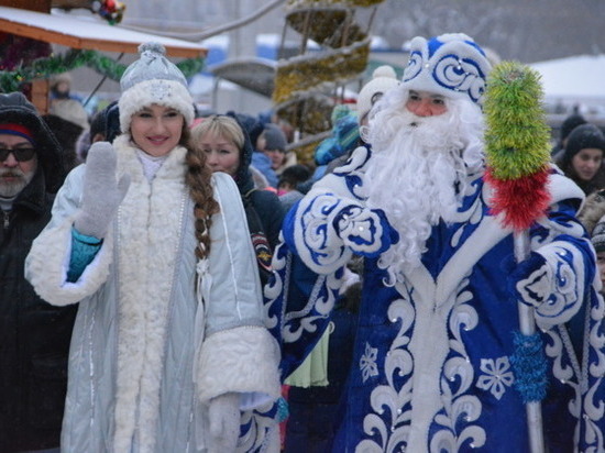 Дед Мороз, Снегурочка и мэр Шарыпов открыли в Иванове Новогодний городок