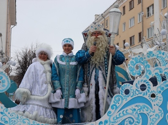 Праздник к нам приходит: Калуга встретила Дед Мороза и Снегурочку