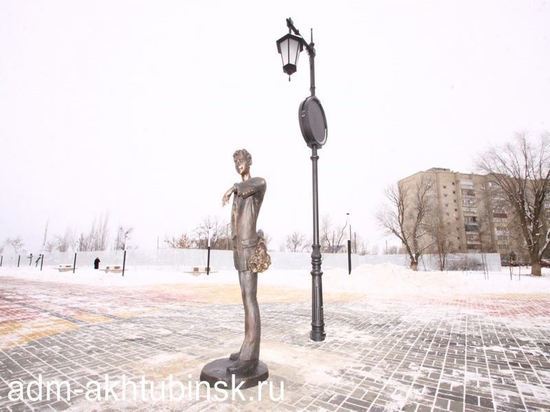  В Астраханской области появился памятник первому свиданию