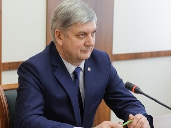 Воронежский губернатор назвал ошибкой выплату 23 окладов своему заму