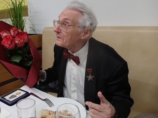 80-летнего шахматиста и известного математика Эдуарда Дубова госпитализировали с обморожением, он умер в больнице после операции
