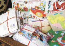 Традиционно под Новый год дети пишут Деду Морозу письма с просьбами о новогодних подарках