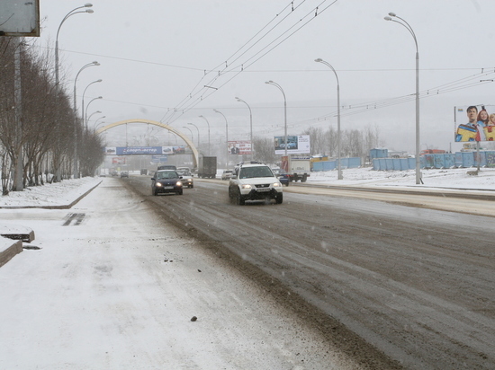 Кузбассовцев предупреждают о плохой видимости на дорогах из-за мороза
