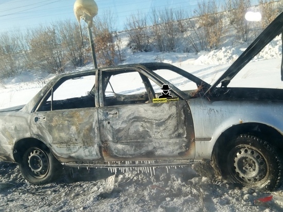 Таксиста в Барнауле выкинули из машины и сожгли ее