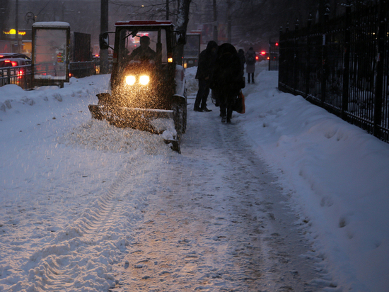 В Воронеже последствия метели устраняли 175 снегоуборочных машин