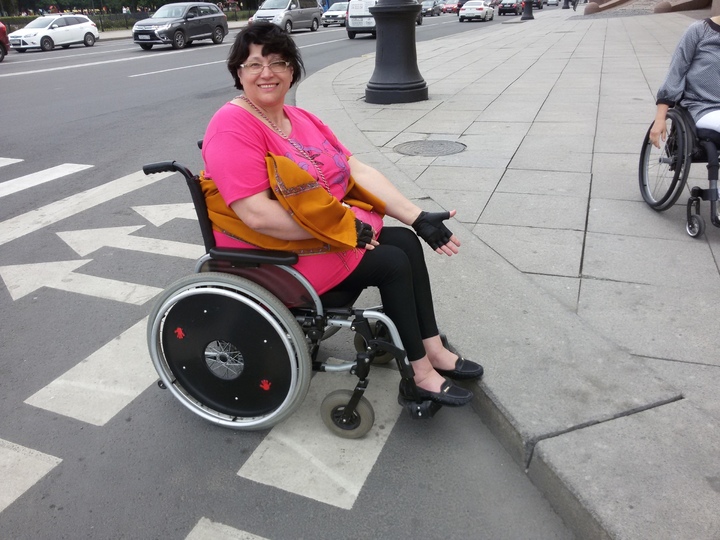 Сайты инвалидов спб. Человек на коляске. Коляска для инвалидов. Жизнь в инвалидной коляске. Инвалид на коляске СПБ.