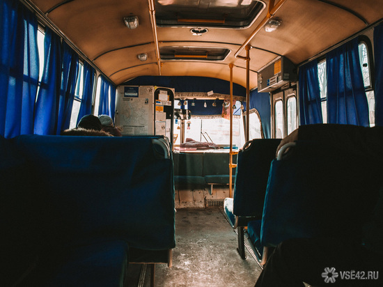 Автобус с нелегалами замерз на междугородней трассе Кузбасса