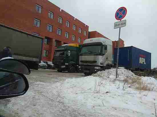 В Петрозаводске на ул.Красной образовалась пробка из большегрузов В Петрозаводске на ул.Красной образовалась пробка из большегрузов