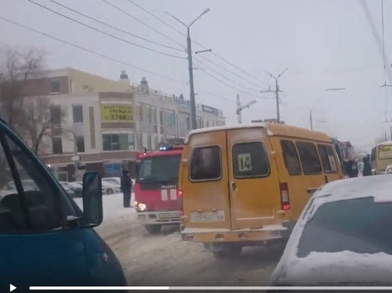 Горящий возле роддома в Оренбурге автобус потушен