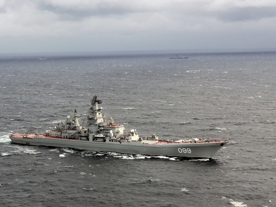Ракетный крейсер «Пётр Великий» охотился на подлодкой в Баренцевом море