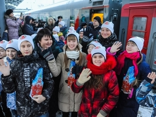 Волгоградские школьники приехали домой с кремлевской елки