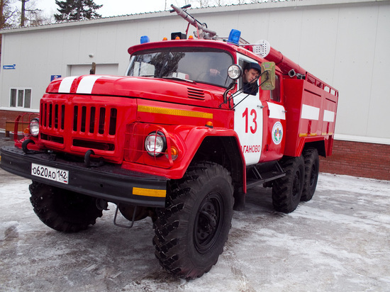 В Тяжинском пожарные спасли из огня двух детей
