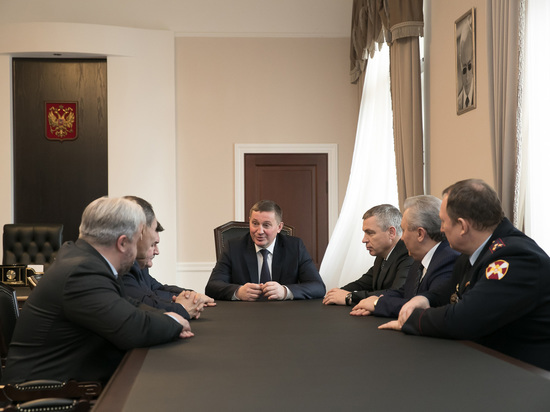 Глава Волгоградского региона обсудил с силовиками меры безопасности в праздники