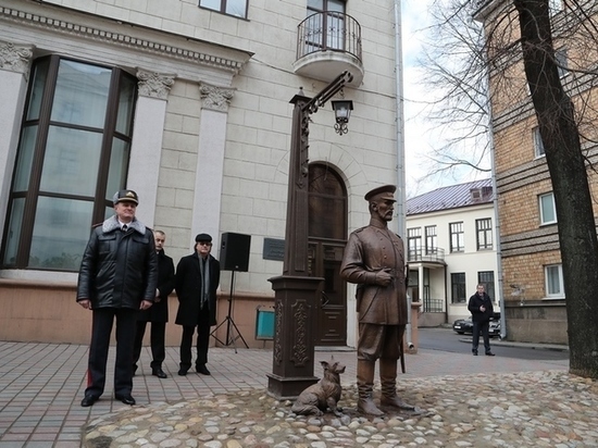 В МВД Белоруссии пояснили, зачем подросток извинялся перед скульптурой городового