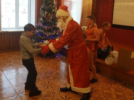 Калужские росгвардейцы поздравили детей-сирот с Новым Годом