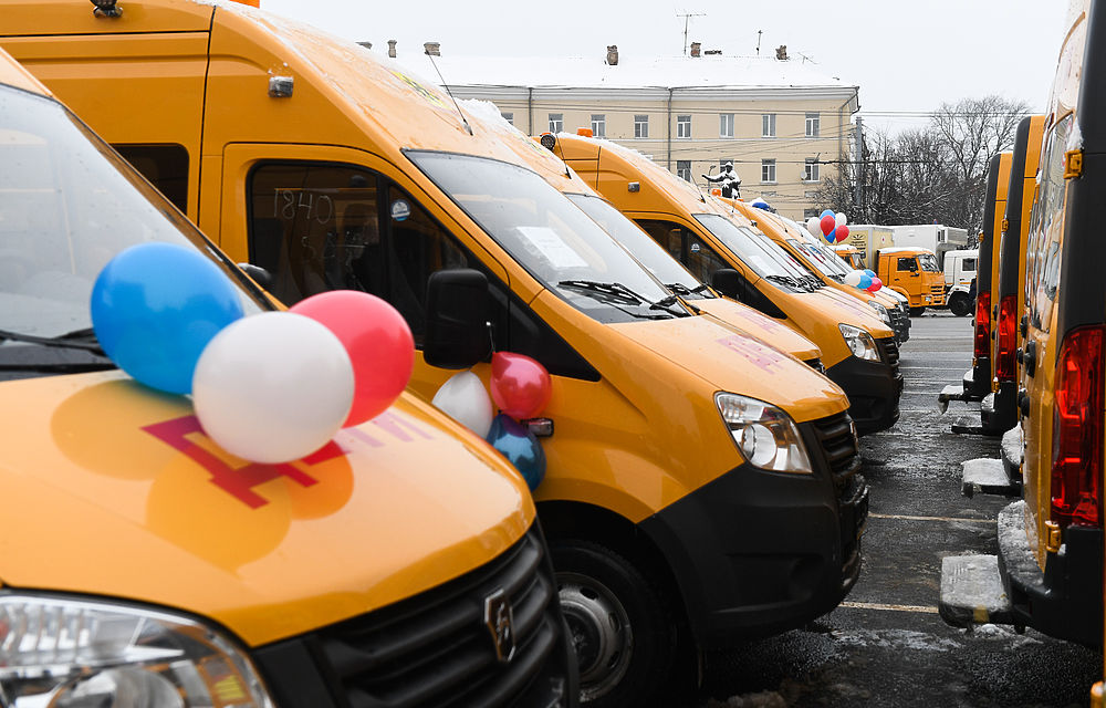 Школы и больницы Тверской области получили новый спецтранспорт