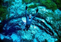 В понимании большинства фридайвинг – это Красное море, коралловые рифы, а в идеале и вовсе Большая голубая дыра на Карибах