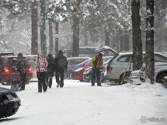 Шесть часов потребовалось для спасения застрявших в снегу автомобилей новокузнечан
