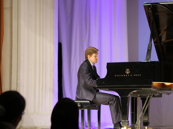 Дмитрий Маслеев сыграл «Щелкунчика» в филармонии Бурятии