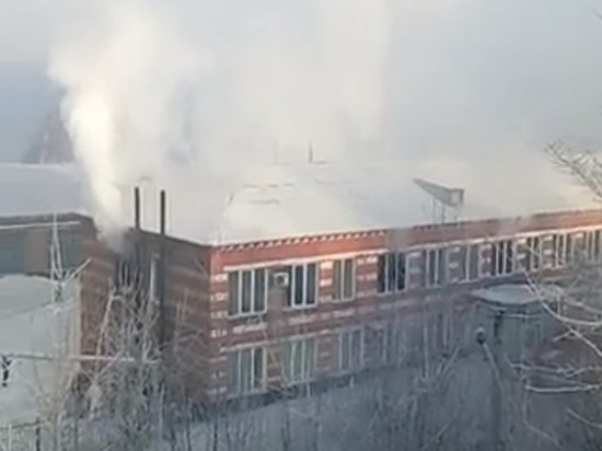 В Киселевске горело здание автобазы