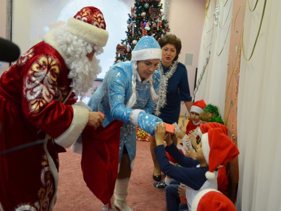 Воспитанников ивановского детского дома поздравили «сказочные» полицейские