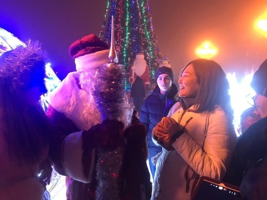 Корреспонденту "МК в Калмыкии" подарили новогодний кулек за стихотворение