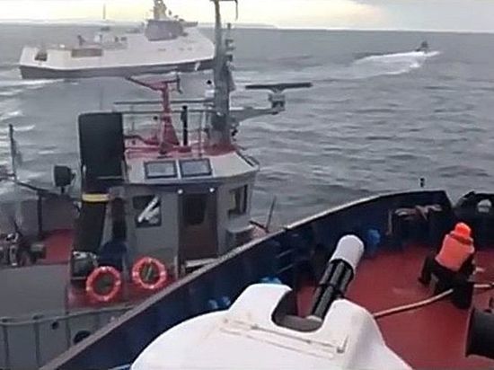 Порошенко премировал моряков за попытку Керченского прорыва Порошенко премировал моряков за попытку Керченского прорыва