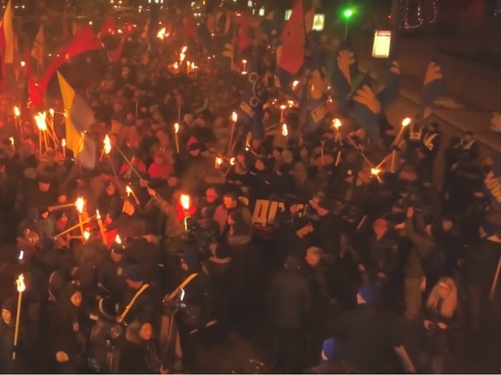 В Киеве началось шествие националистов в честь дня рождения Бандеры