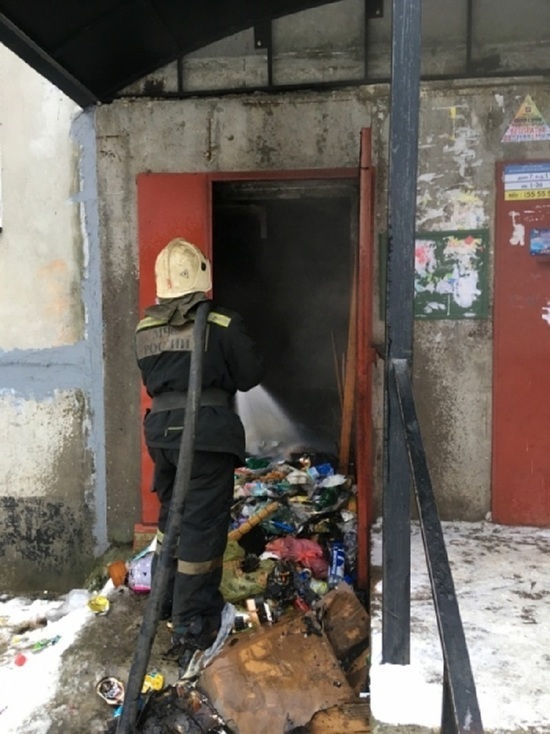 В Рыбинске брошенная в мусоропровод многоэтажки петарда спровоцировала пожар