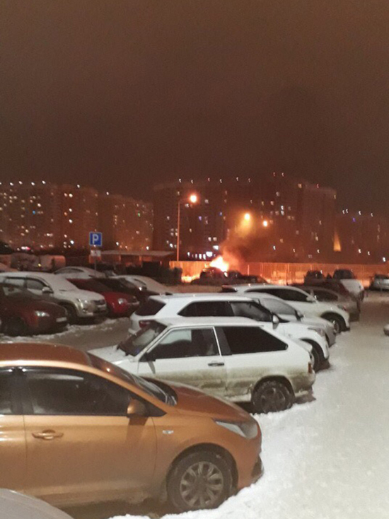 В Твери снова произошел пожар на парковке в Брусилово – сгорел BMW