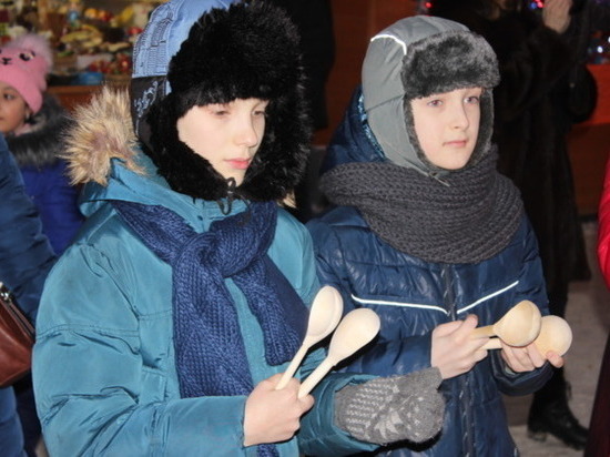 Первый день года «Новогодний городок» в Иваново встретил перестуком ложек