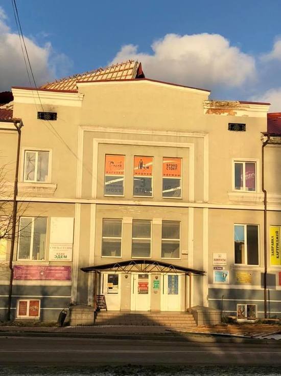 В Балтийске ураган снес крышу здания местного магазина В Балтийске ураган снес крышу здания местного магазина