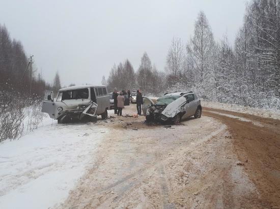 В Тверской области четыре человека пострадали в лобовом столкновении автомобилей