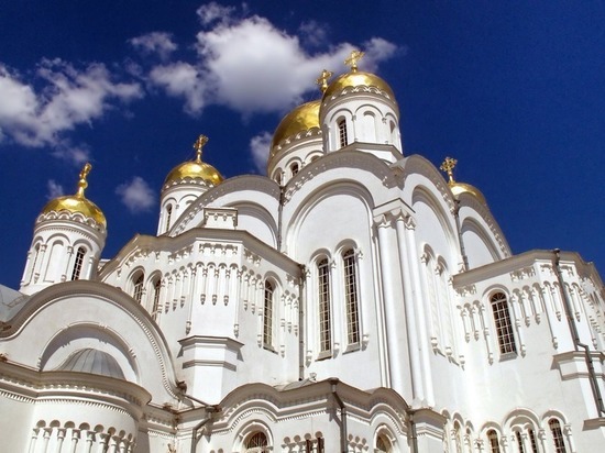 Более 240 церквей, монастырей и молельных домов Татарстана, в которых будут проходить рождественские торжества, проверены ГУ МЧС РФ по Татарстану.