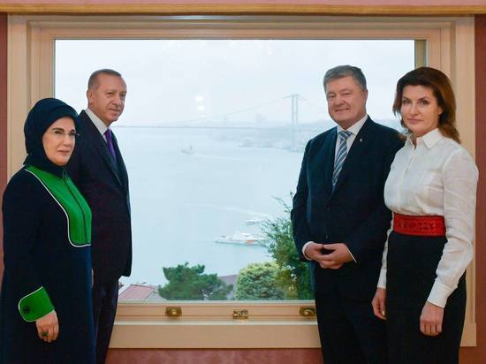 Порошенко получив в Турции Томос, не забыл про Крым Порошенко получив в Турции Томос, не забыл про Крым
