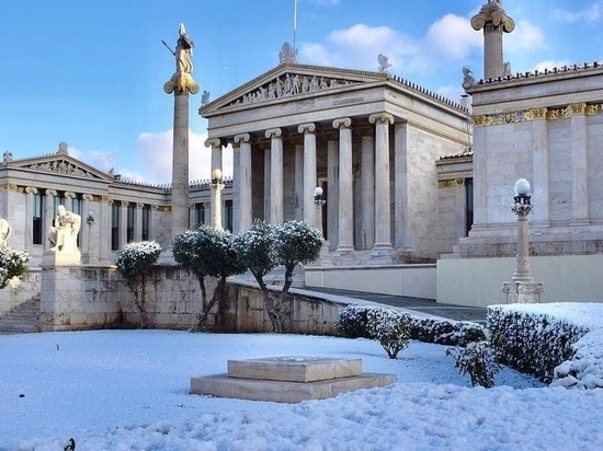 В Афинах впервые за несколько лет выпал снег