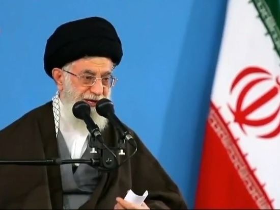 Верховный лидер Ирана обозвал американских чиновников «первоклассными идиотами»
