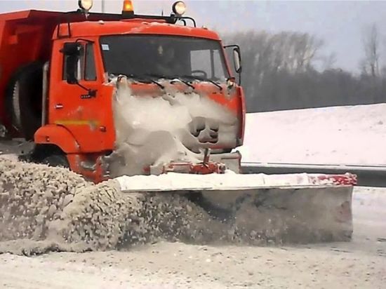 Курортный Железноводск чистили от снега всю ночь Курортный Железноводск чистили от снега всю ночь