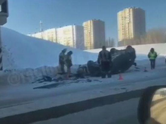 В Набережных Челнах автомобиль вылетел под мост В Набережных Челнах автомобиль вылетел под мост
