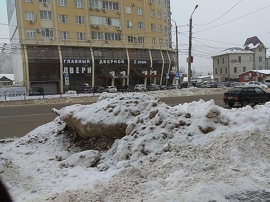 В Воронеже платные парковки утонули в снегу