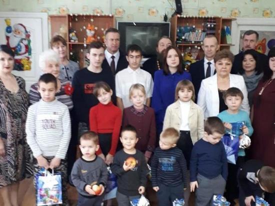 Гостехнадзор в Тверской области покатал детей на снегоходе