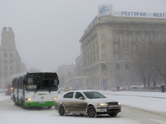  Дороги Волгоградской области чистят от снега 120 спецмашин: проезд обеспечен