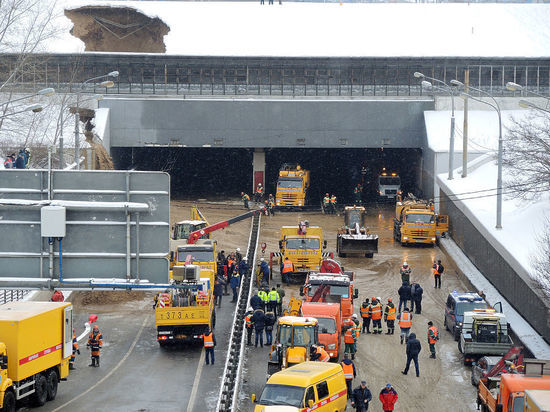Зону подтопления Тушинского тоннеля обследуют эксперты
