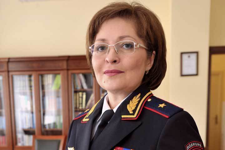 Ольга Хохлова В Купальнике – Оптимисты (2020)