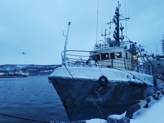 Шторм загнал в порт Мурманска первый в 2019 году траулер с рыбой