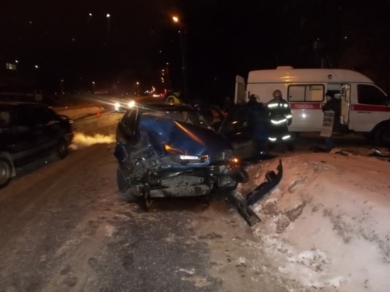 В Рыбинске в крупном ДТП с "БМВ Х6" и "Шевроле" пострадало несколько человек