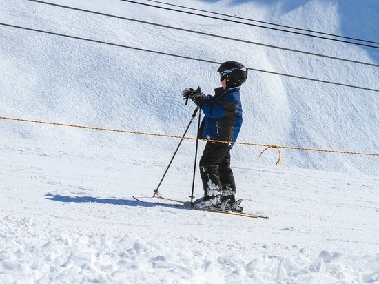 На сноуборде и лыжах научат кататься школьников Северного Кавказа