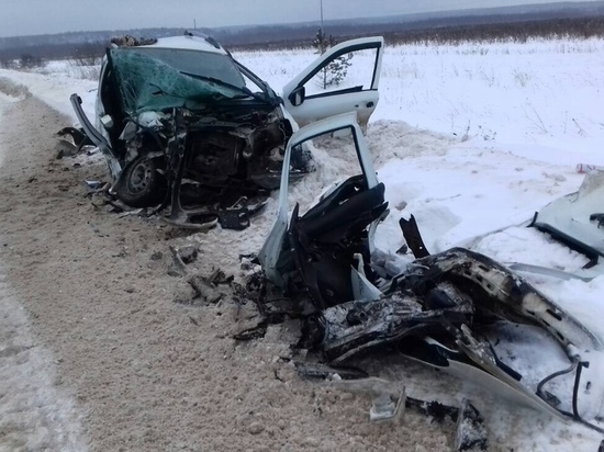 "Лада" всмятку: в Ивановской области произошла авария со смертельным исходом