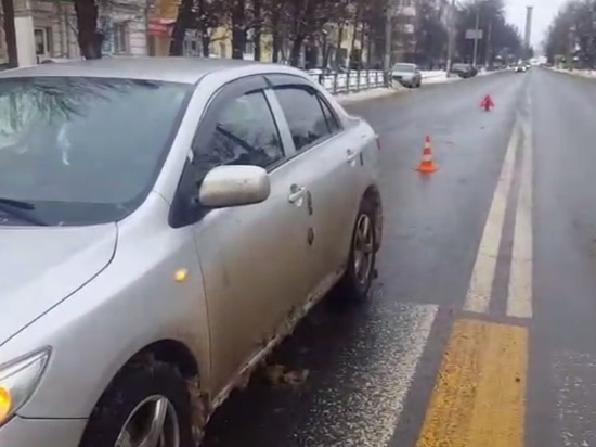 Тверской водитель не стал пропускать маму с дочкой на переходе